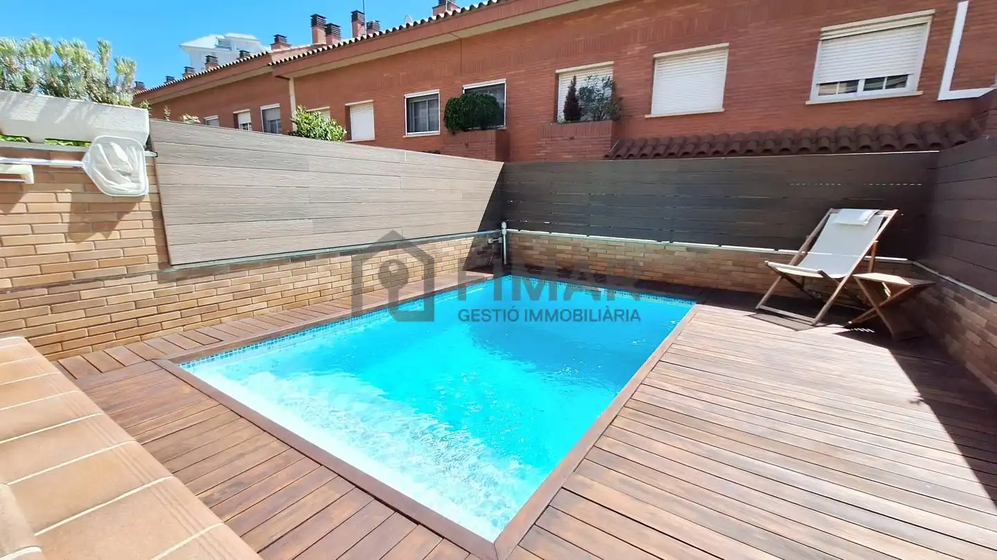 Piscina de Casa o chalet en venta en Vilassar de Mar con Aire acondicionado, Calefacción y Jardín privado
