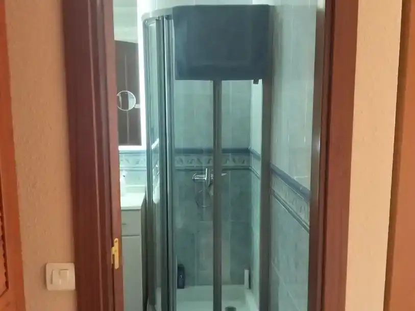 Bathroom of Flat for share in Sevilla  with Air Conditioner, Swimming Pool and Furnished