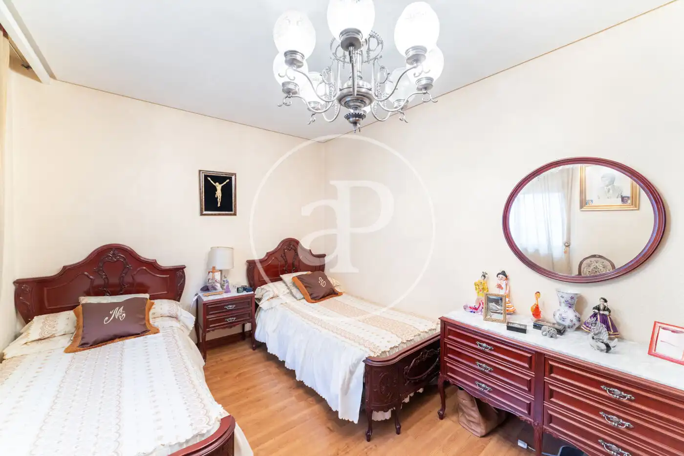 Dormitori de Casa adosada en venda en Madrid amb Aire condicionat, Calefacció i Jardí privat