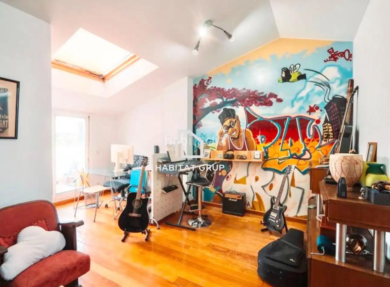 Vista exterior de Dúplex en venta en Girona con Calefacción, Terraza y Trastero