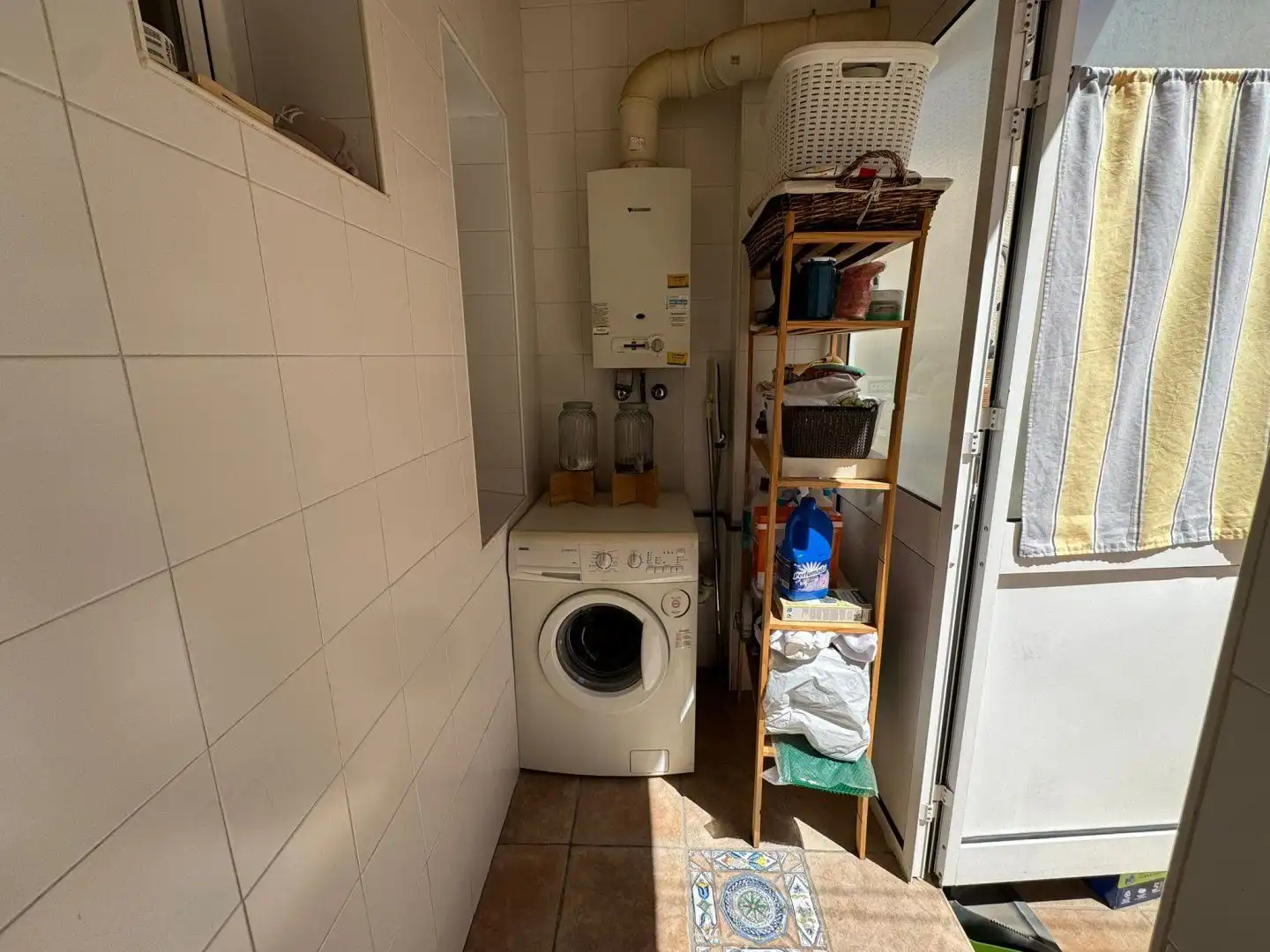 Cuina de Casa adosada en venda en Bormujos amb Aire condicionat, Calefacció i Terrassa
