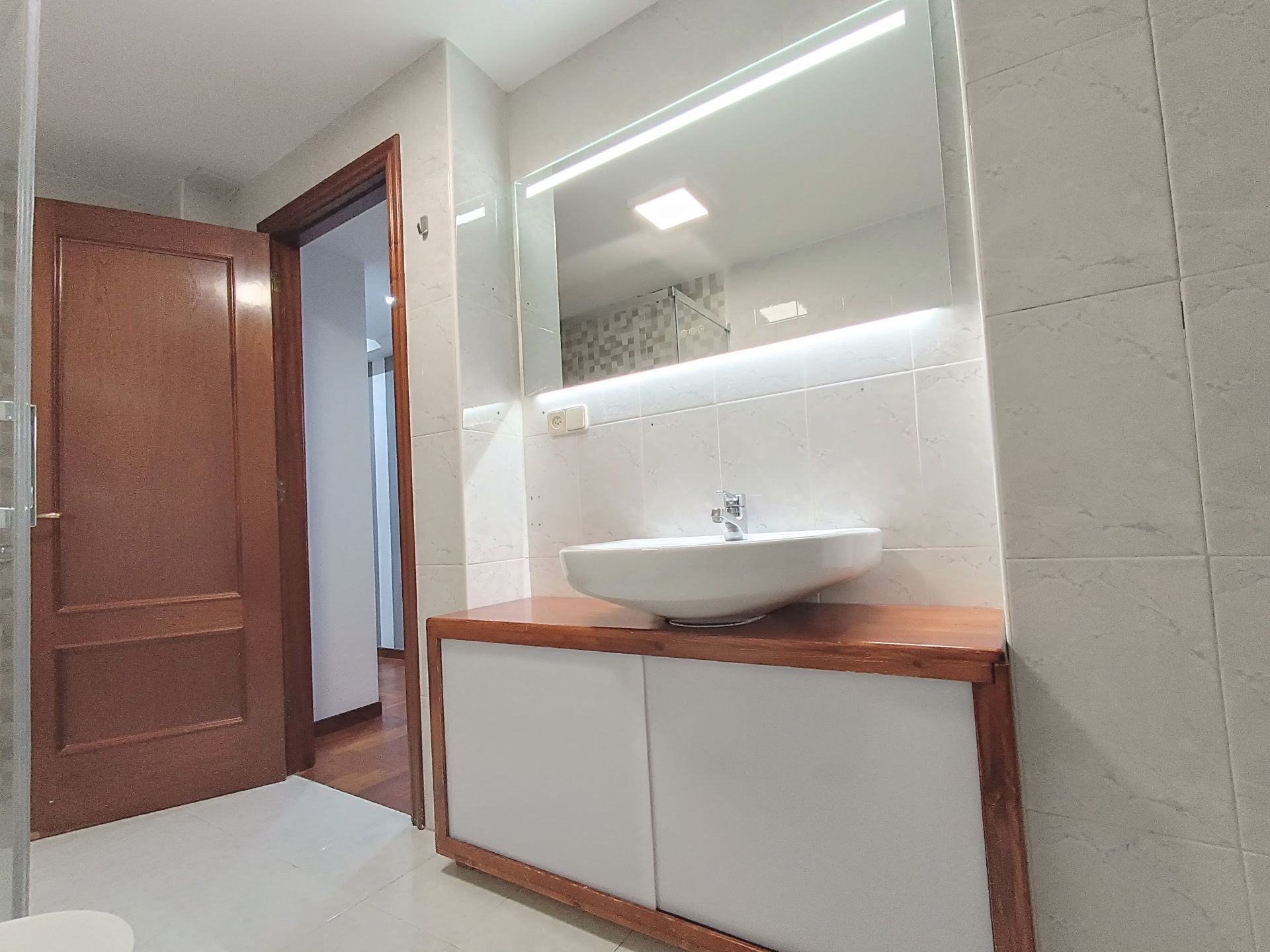 Bathroom of Study for sale in Vigo   with Heating, Furnished and Oven