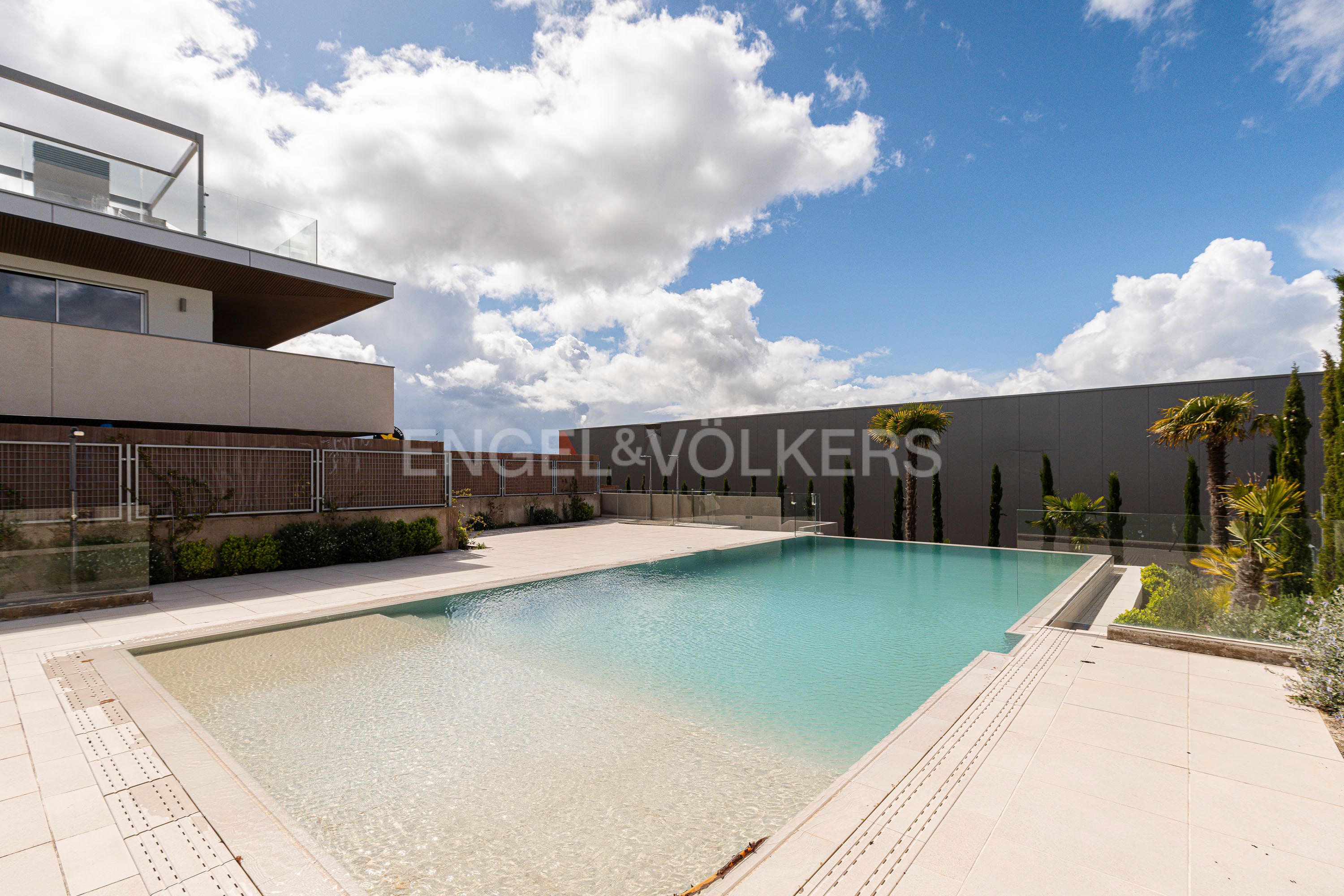 Piscina de Apartament de lloguer en Boadilla del Monte amb Aire condicionat, Calefacció i Jardí privat