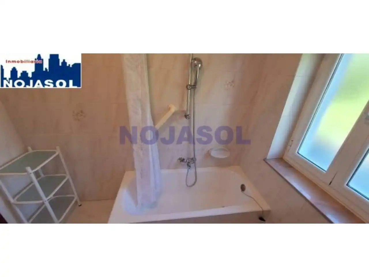 Badezimmer von Haus oder Chalet zur Miete in Hazas de Cesto mit Heizung, Privatgarten und Parkett