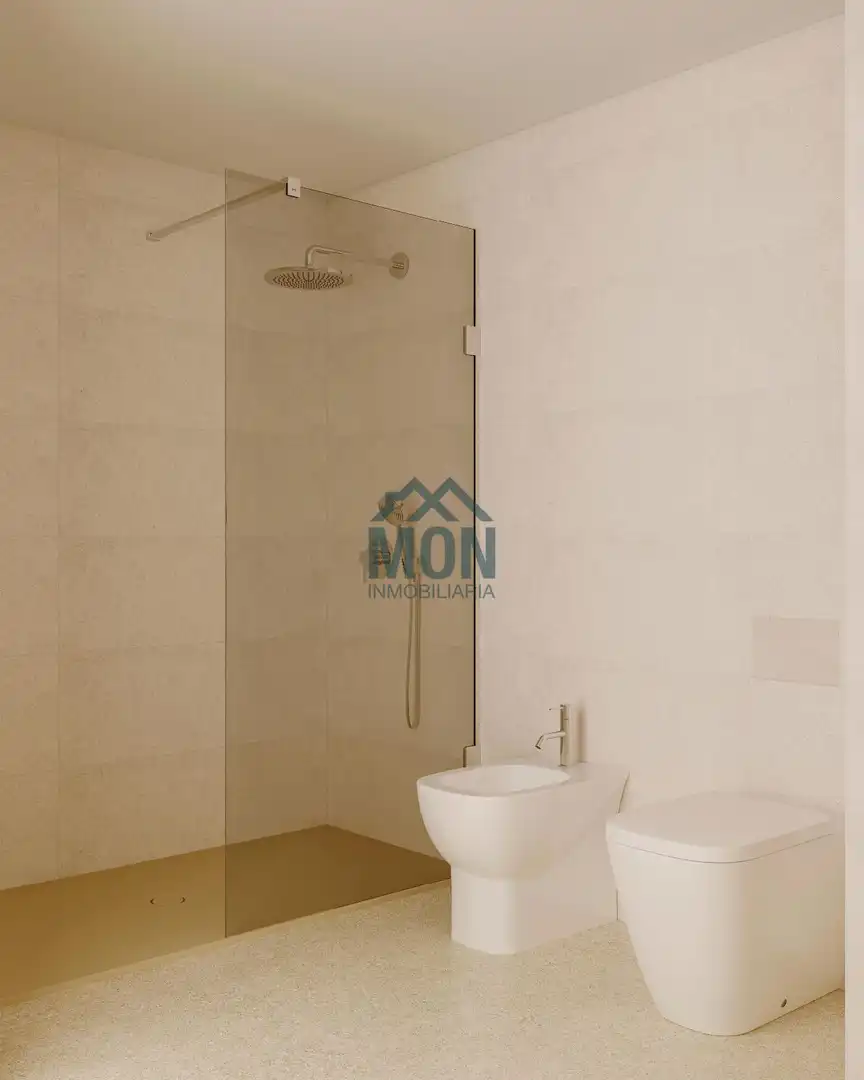 Badezimmer von Einfamilien-Reihenhaus zum Verkauf in Dénia mit Klimaanlage, Heizung und Privatgarten