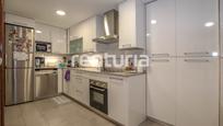 Küche von Wohnung zum verkauf in  Valencia Capital mit Klimaanlage, Terrasse und Balkon