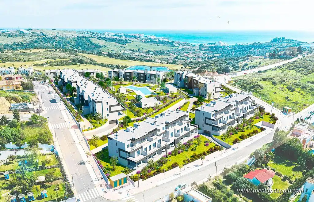 Außenansicht von Wohnungen zum Verkauf in Estepona mit Klimaanlage, Heizung und Terrasse