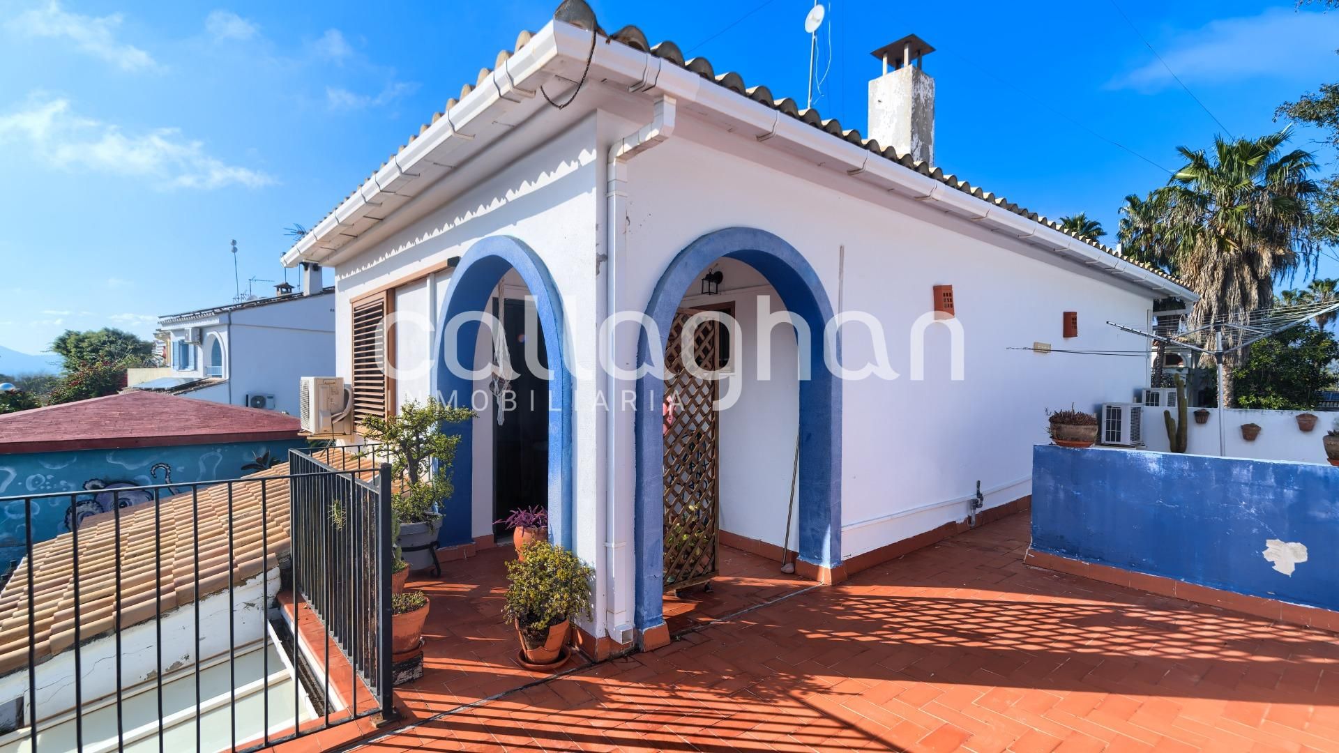 Vista exterior de Casa adosada en venta en Sagunto / Sagunt con Aire acondicionado, Terraza y Balcón