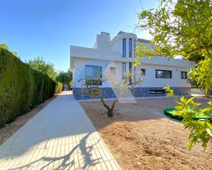 Exterior view of House or chalet for sale in San Vicente del Raspeig / Sant Vicent del Raspeig  with Private garden, Terrace and Swimming Pool