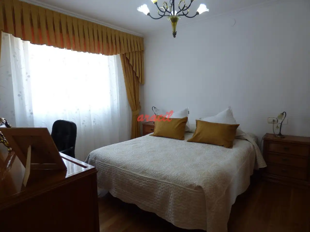 Dormitori de Casa o xalet en venda en Ourense Capital  amb Calefacció, Jardí privat i Terrassa