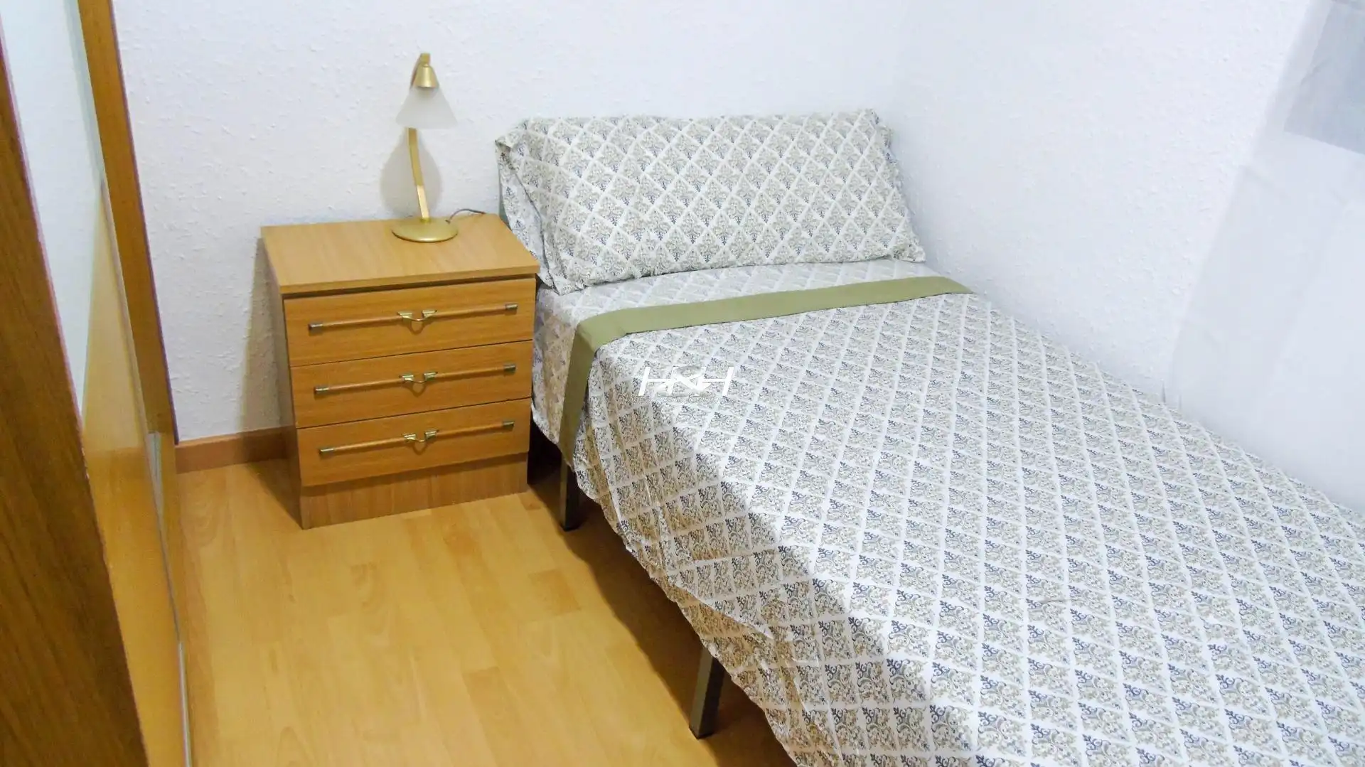Bedroom of Flat for rent in Burjassot  with Air Conditioner, Storage room and Furnished