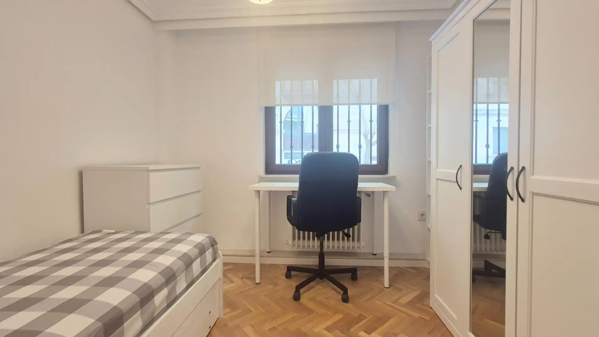 Habitación de Piso de alquiler en Salamanca con Calefacción, Parquet y Amueblado
