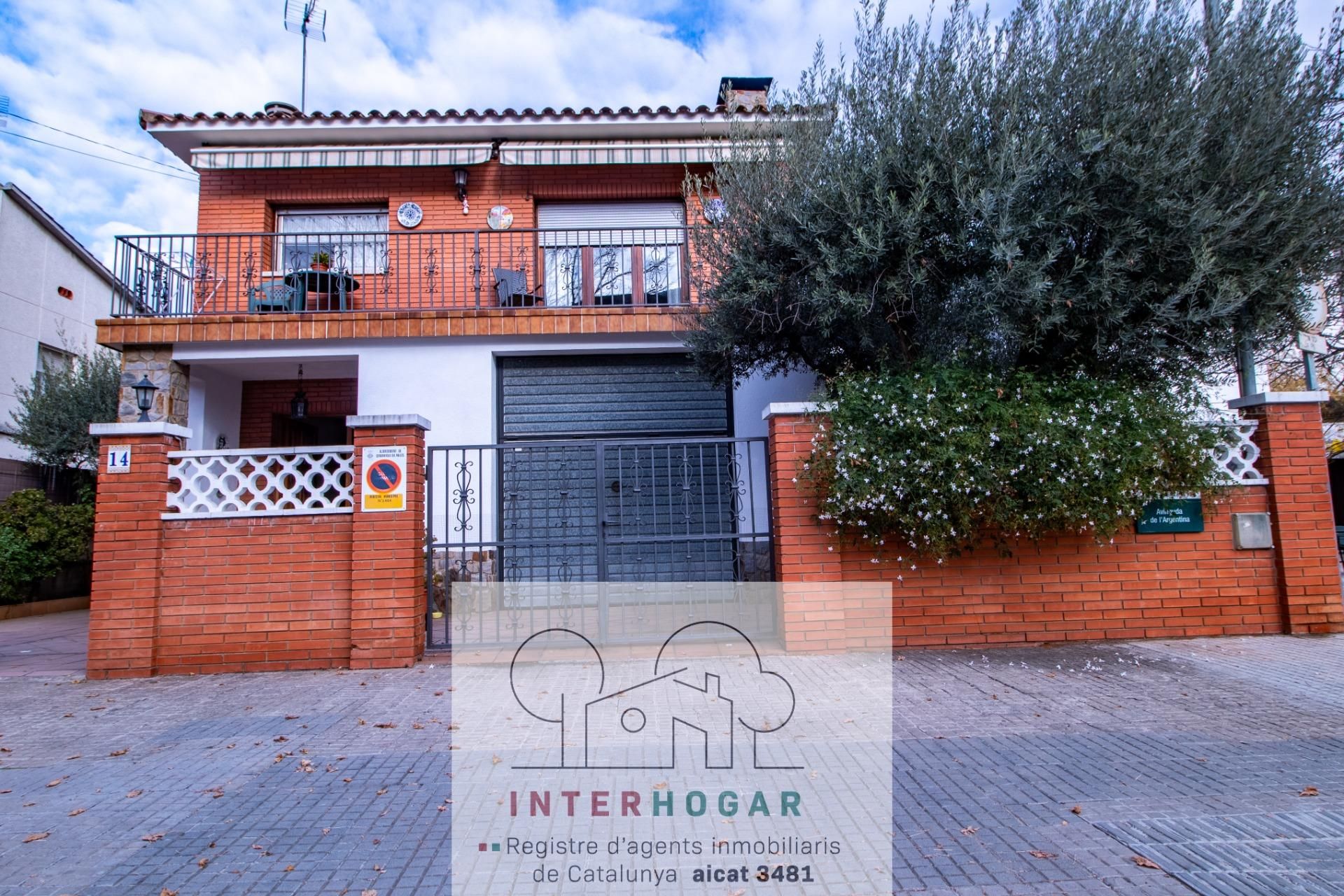 Vista exterior de Casa o xalet en venda en Cerdanyola del Vallès