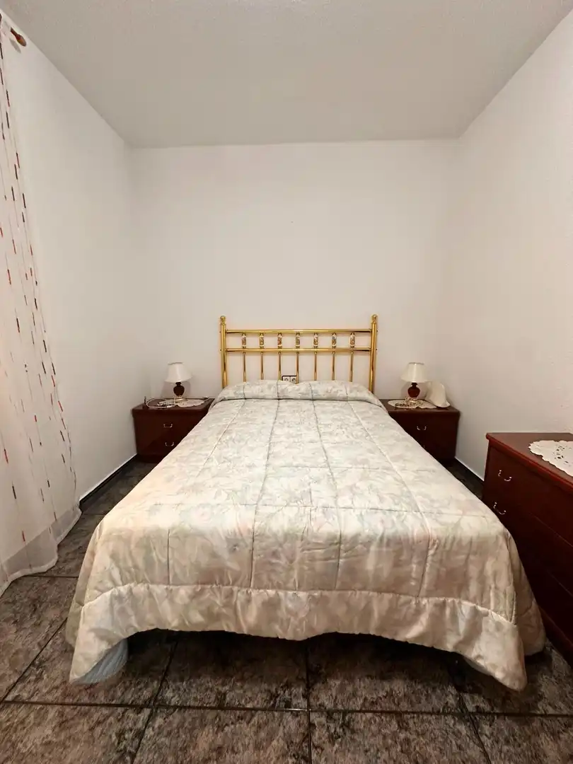 Habitación de Piso en venta en Sabadell con Aire acondicionado, Calefacción y Balcón