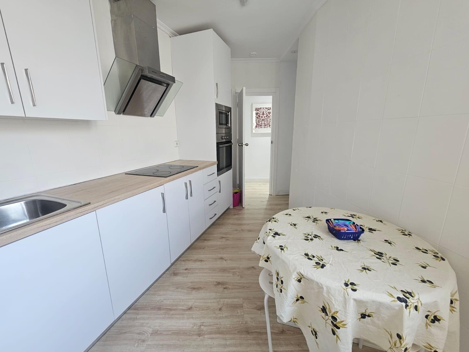 Cuina de Pis en venda en  Cádiz Capital amb Parquet, Terrassa i Balcó