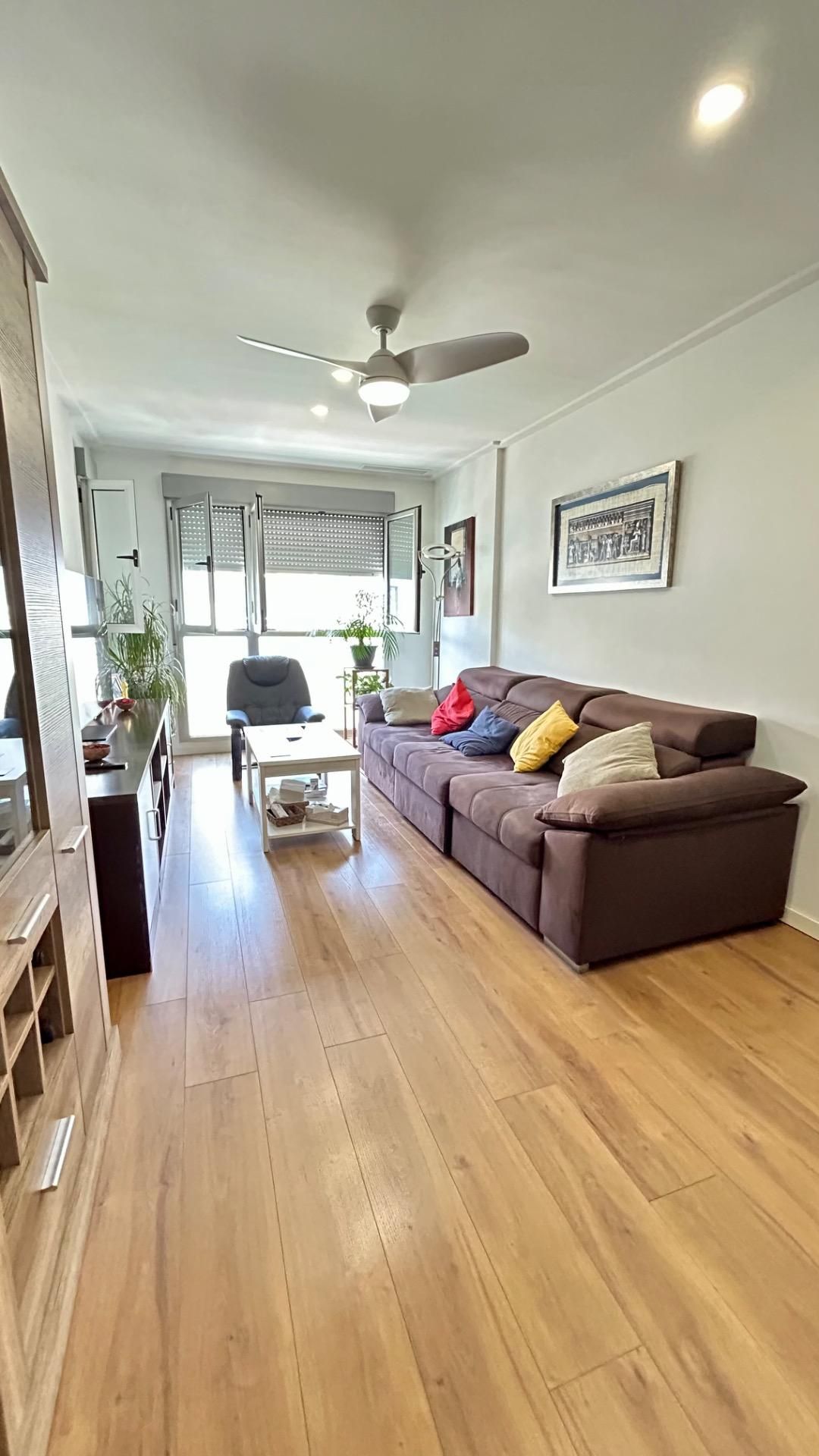 Sala d'estar de Pis en venda en Elche / Elx amb Aire condicionat, Jardí privat i Alarma