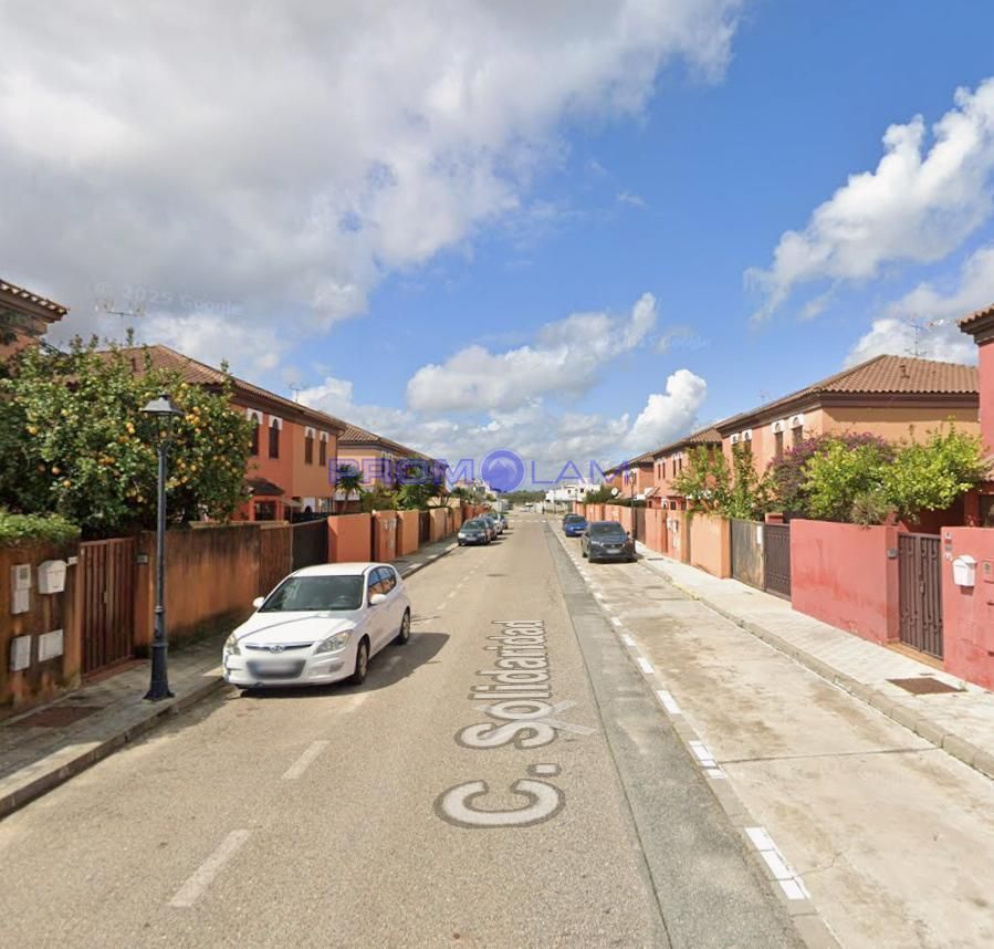 Vista exterior de Casa o xalet en venda en Umbrete amb Aire condicionat, Jardí privat i Terrassa