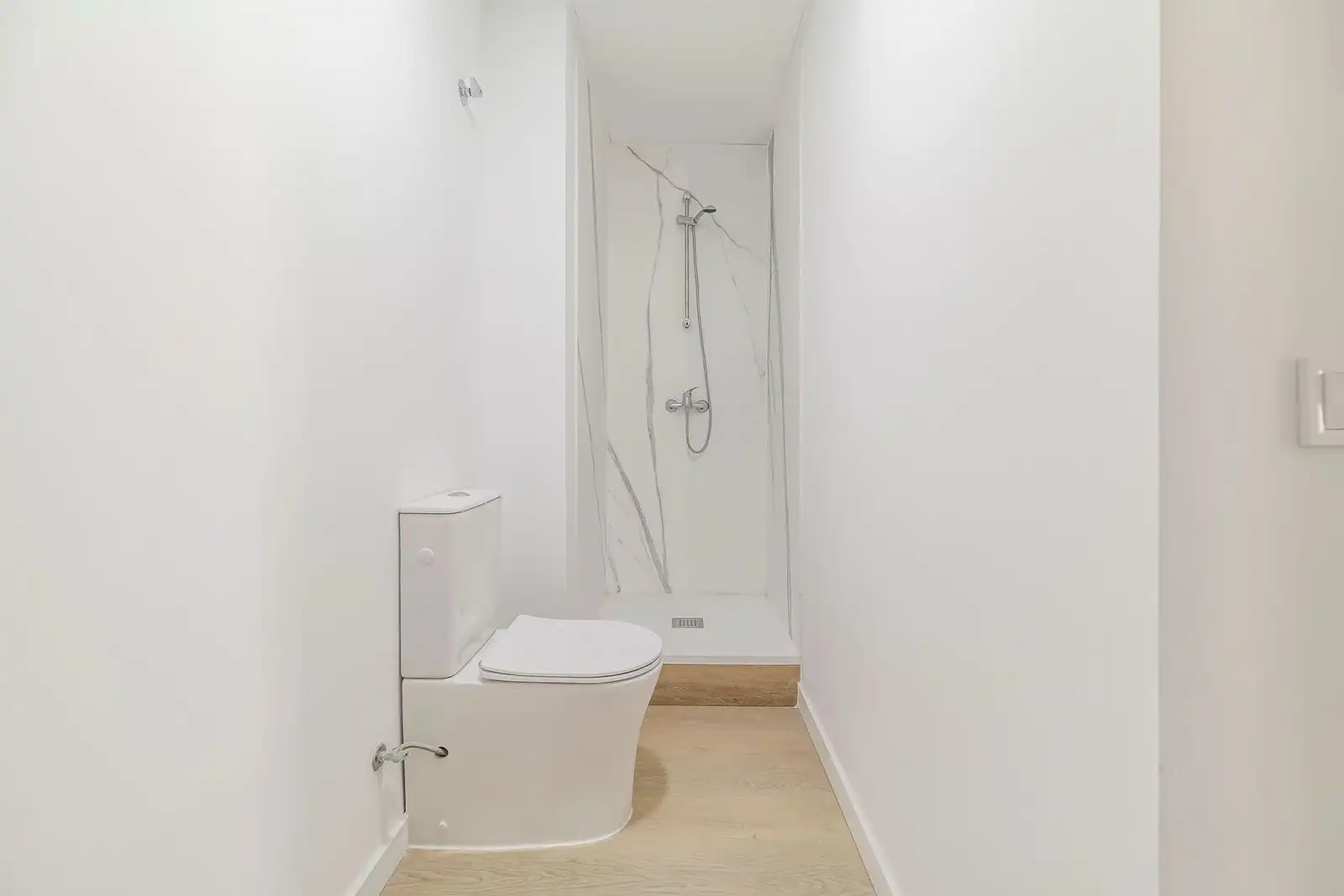 Bathroom of Flat for sale in Barberà del Vallès