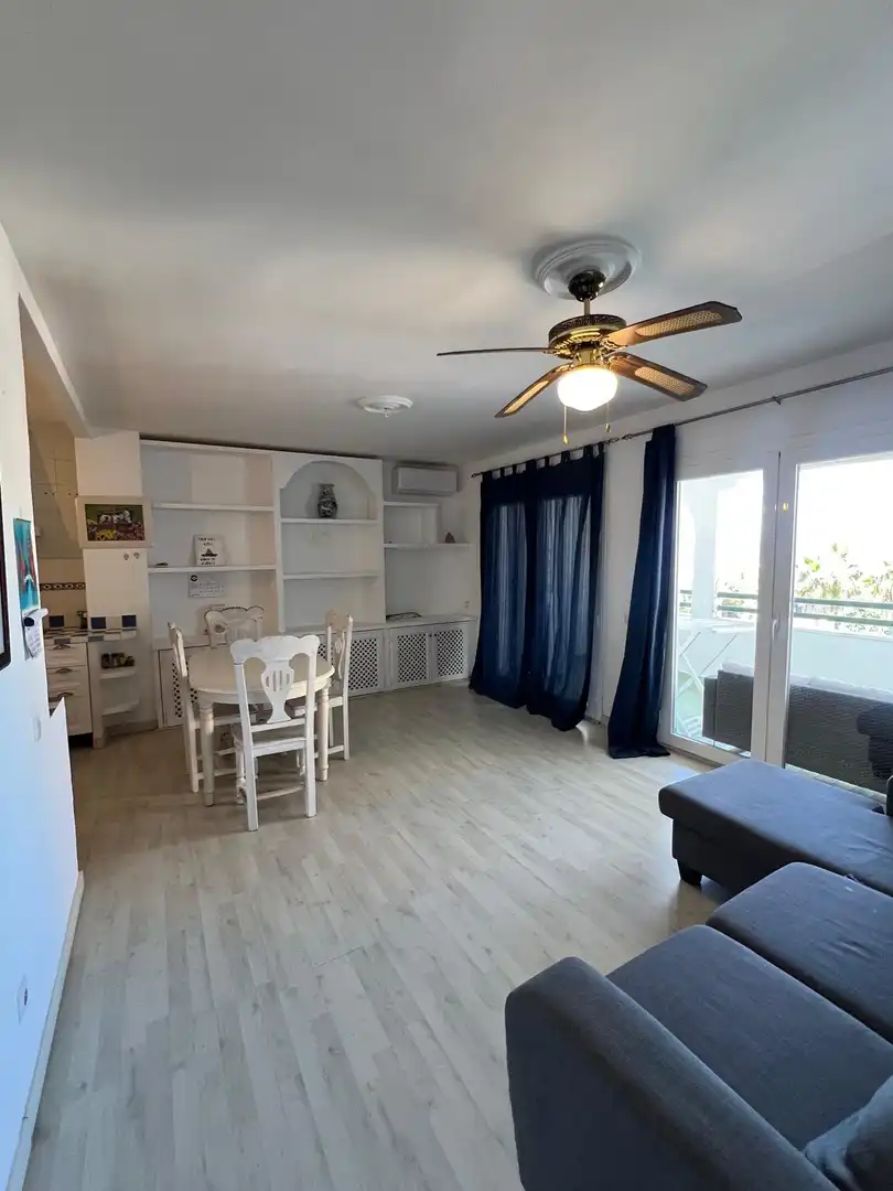 Sala de estar de Apartamento en venta en Estepona con Aire acondicionado, Terraza y Piscina
