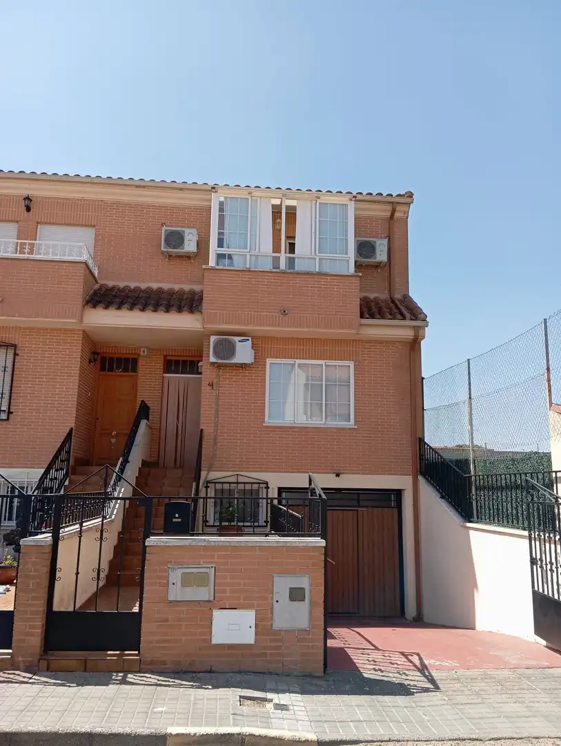Vista exterior de Casa o chalet en venta en Torralba de Calatrava con Aire acondicionado, Calefacción y Trastero