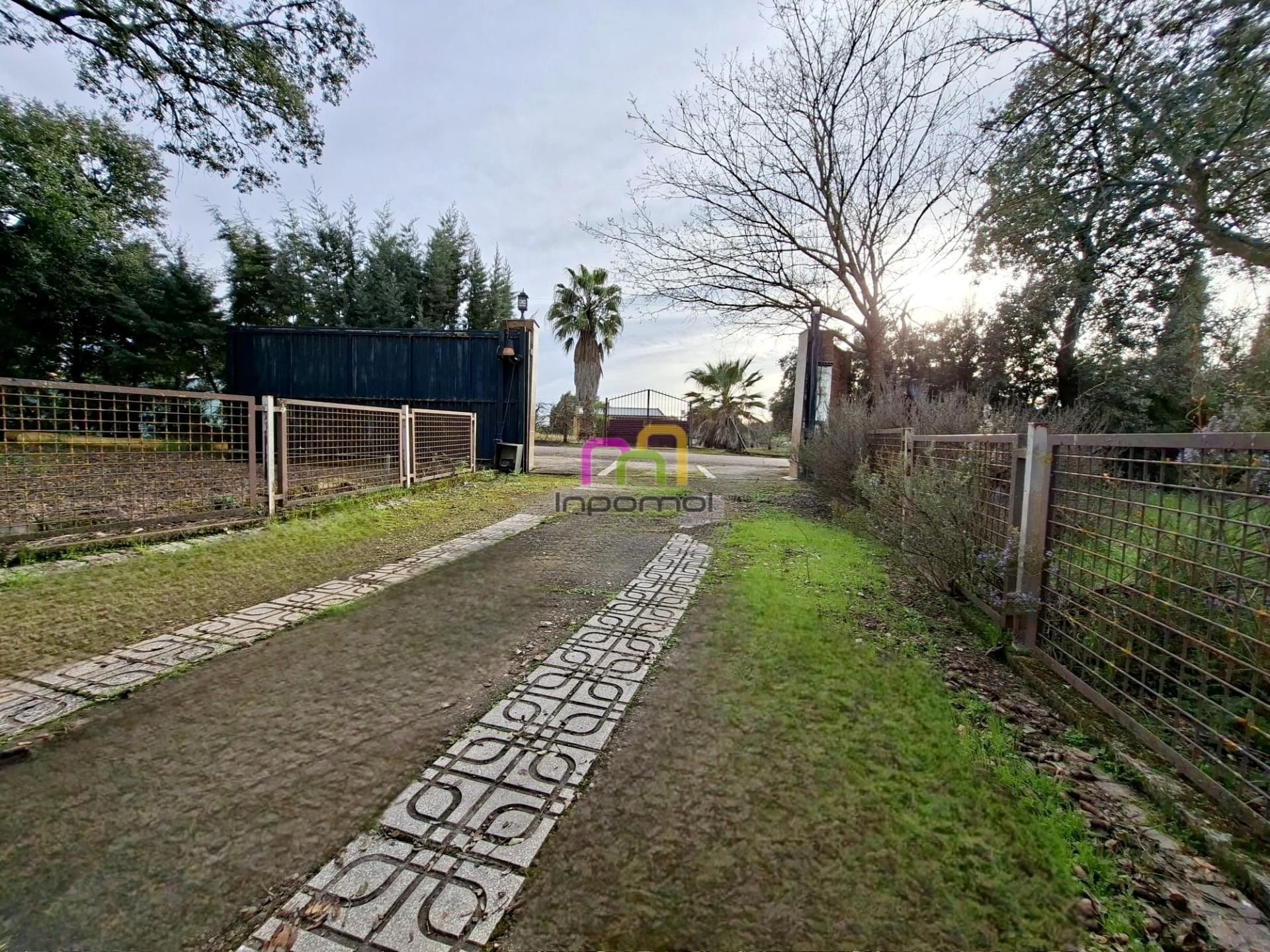 Finca rústica en venda en Badajoz Capital amb Jardí privat, Traster i Piscina