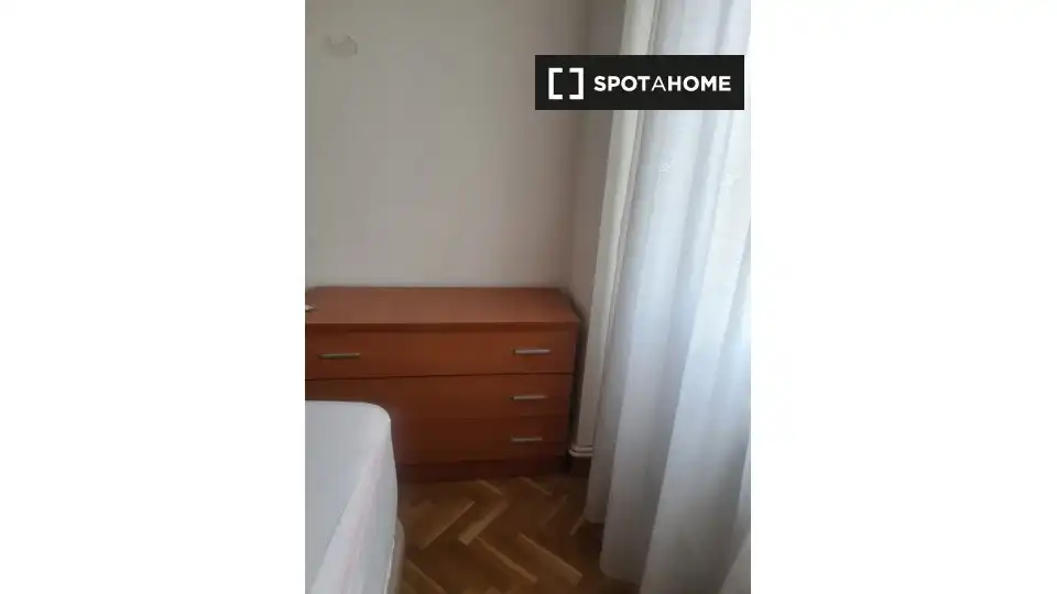 Room in Ciudad 70