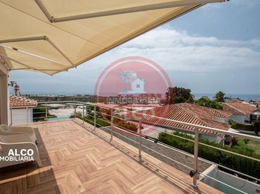 Villa mit Pool zum Verkauf in Urbanización Santa Rosa