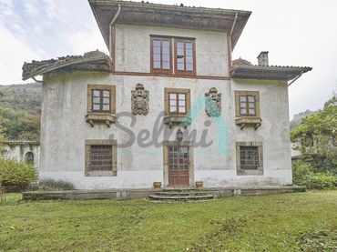 House with pool for sale in Lugar Anieves