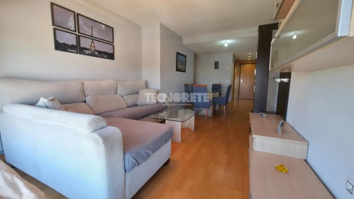 Sala de estar de Piso en venta en Guadalajara con Parquet y Piscina comunitaria