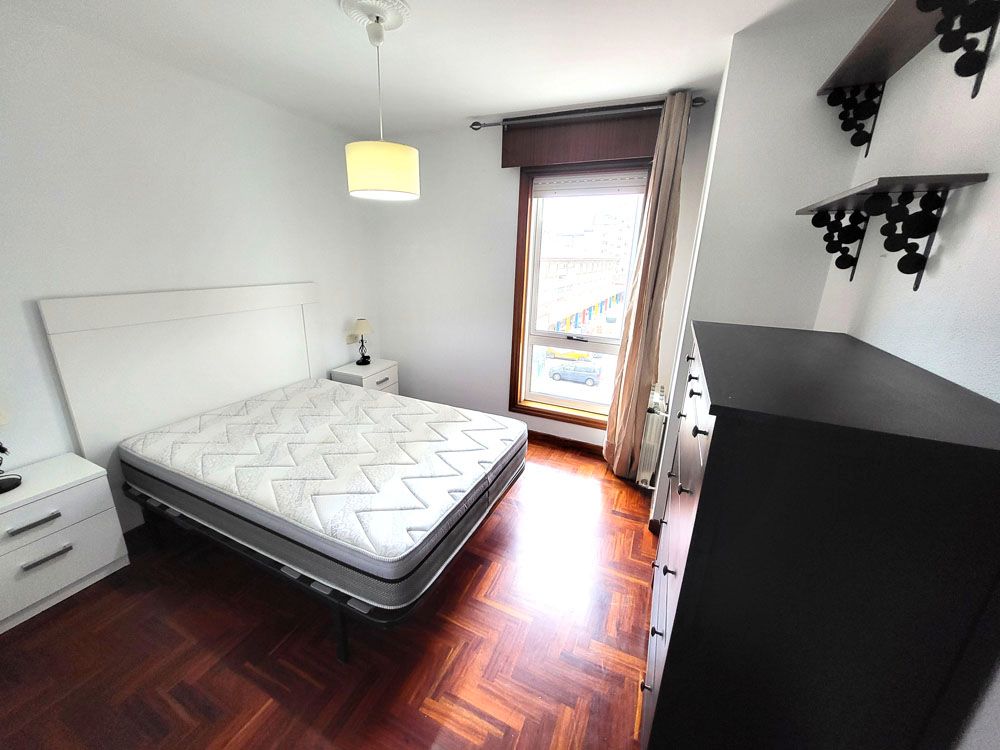 Habitación de Piso de alquiler en Vigo  con Calefacción, Trastero y Amueblado
