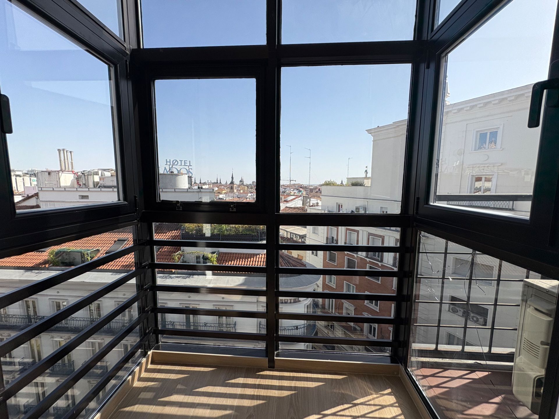 Vista exterior de Piso de alquiler en  Madrid Capital con Aire acondicionado, Calefacción y Parquet