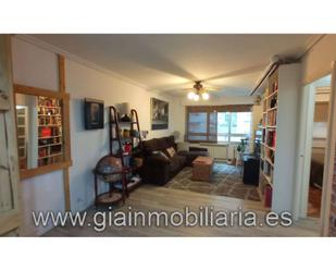 Living room of Flat for sale in Vigo   with Heating, Parquet flooring and Furnished