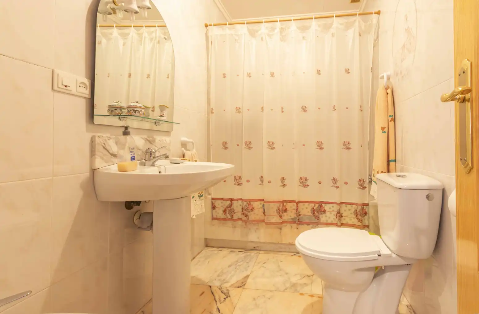 Baño de Casa adosada en venta en Chelva con Calefacción, Terraza y Trastero