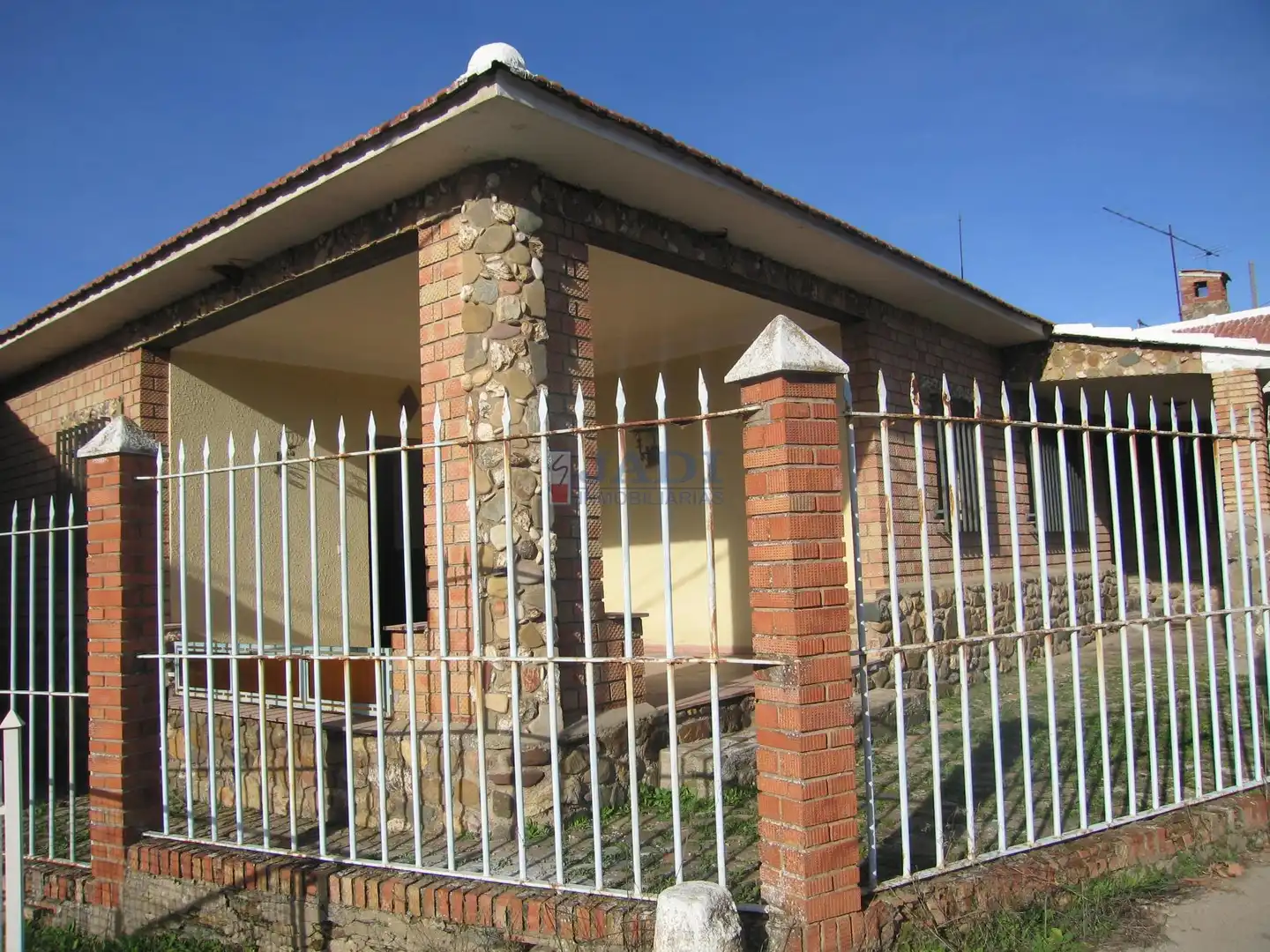 Vista exterior de Casa o chalet en venta en Almuradiel con Calefacción, Terraza y Trastero