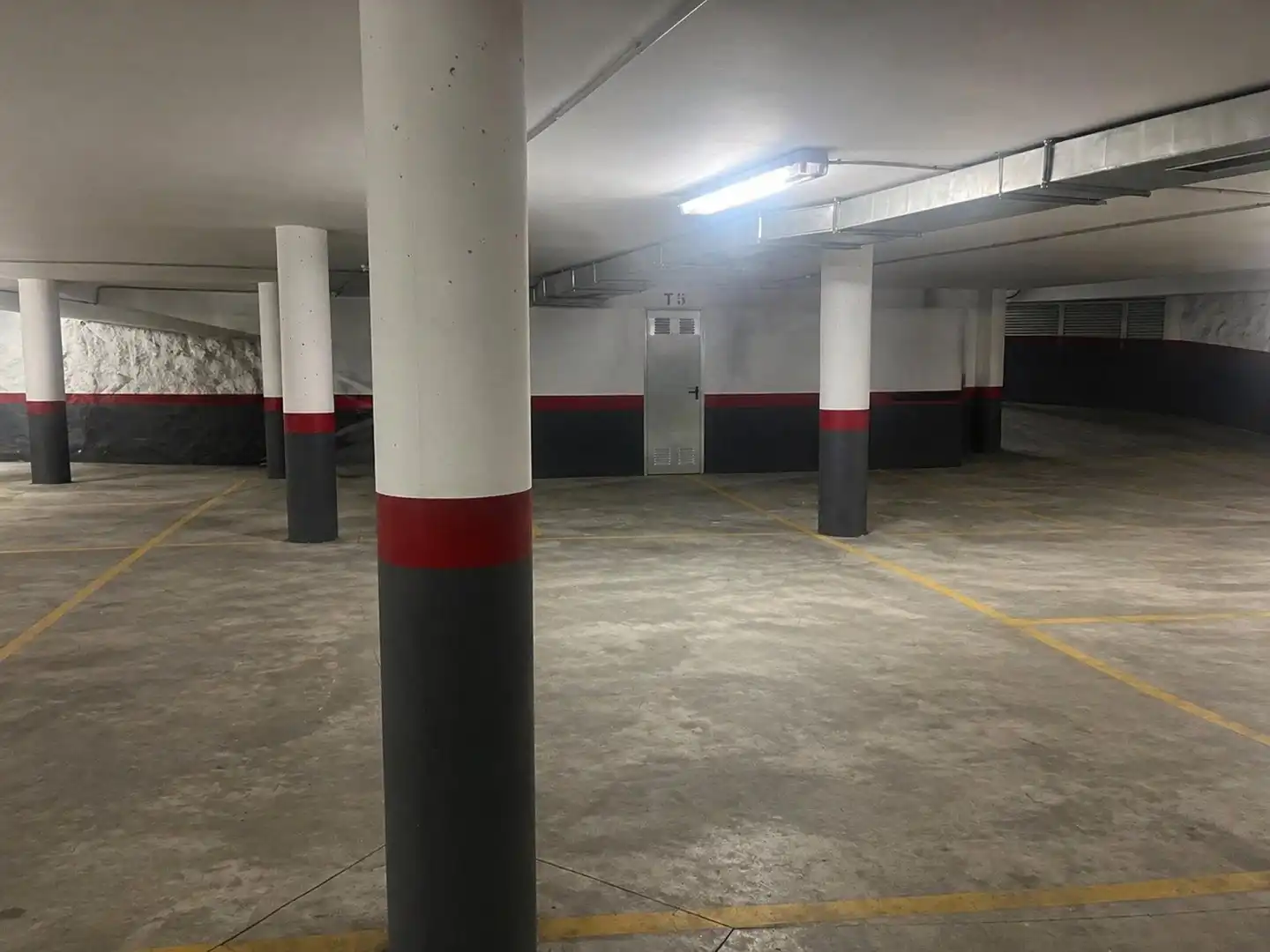 Aparcament de Casa adosada en venda en Almansa