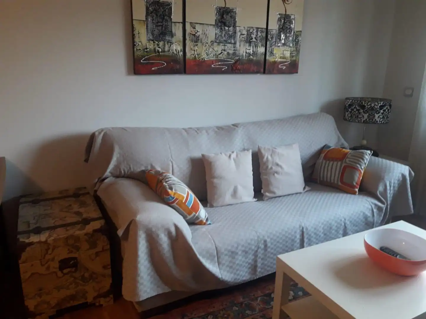 Sala d'estar de Pis en venda en Oviedo  amb Calefacció, Jardí privat i Traster