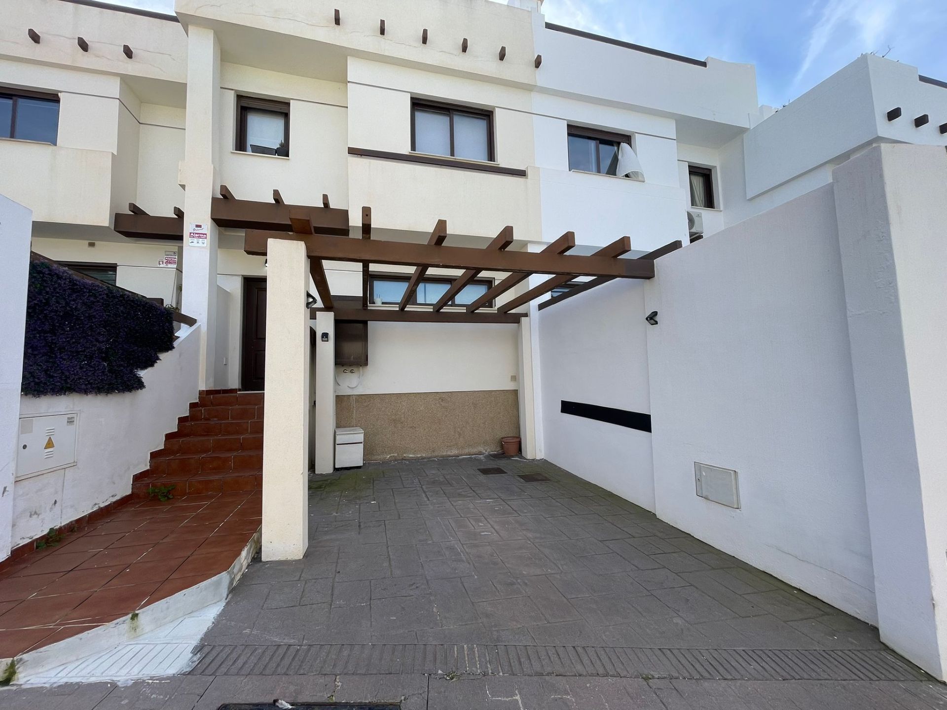 Vista exterior de Casa adosada en venta en Vélez-Málaga con Aire acondicionado, Calefacción y Jardín privado