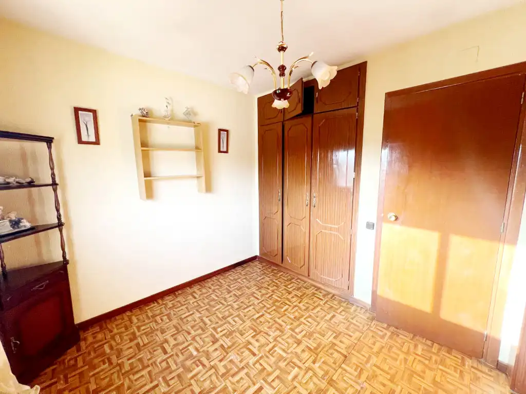Habitación de Piso en venta en Madrid con Calefacción, Parquet y Terraza