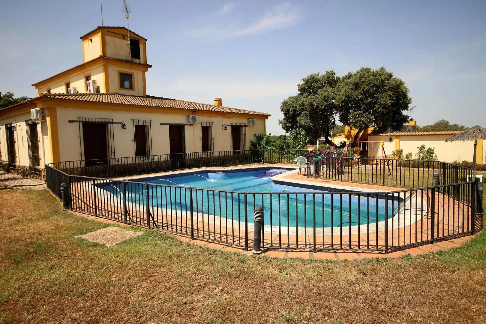 Piscina de Finca rústica en venta en Alcuéscar con Aire acondicionado
