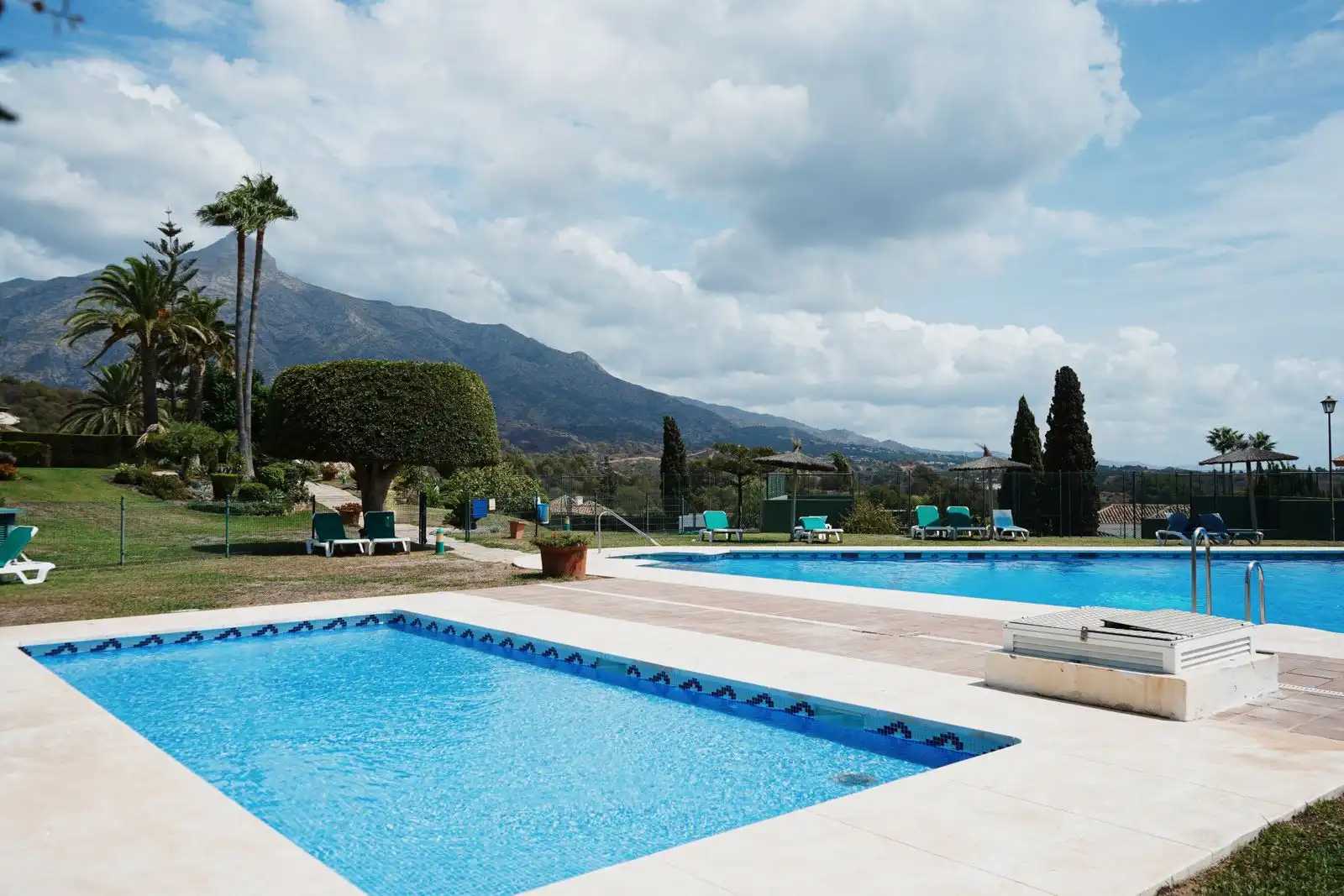 Piscina de Casa adosada en venta en Marbella con Terraza, Amueblado y Piscina comunitaria