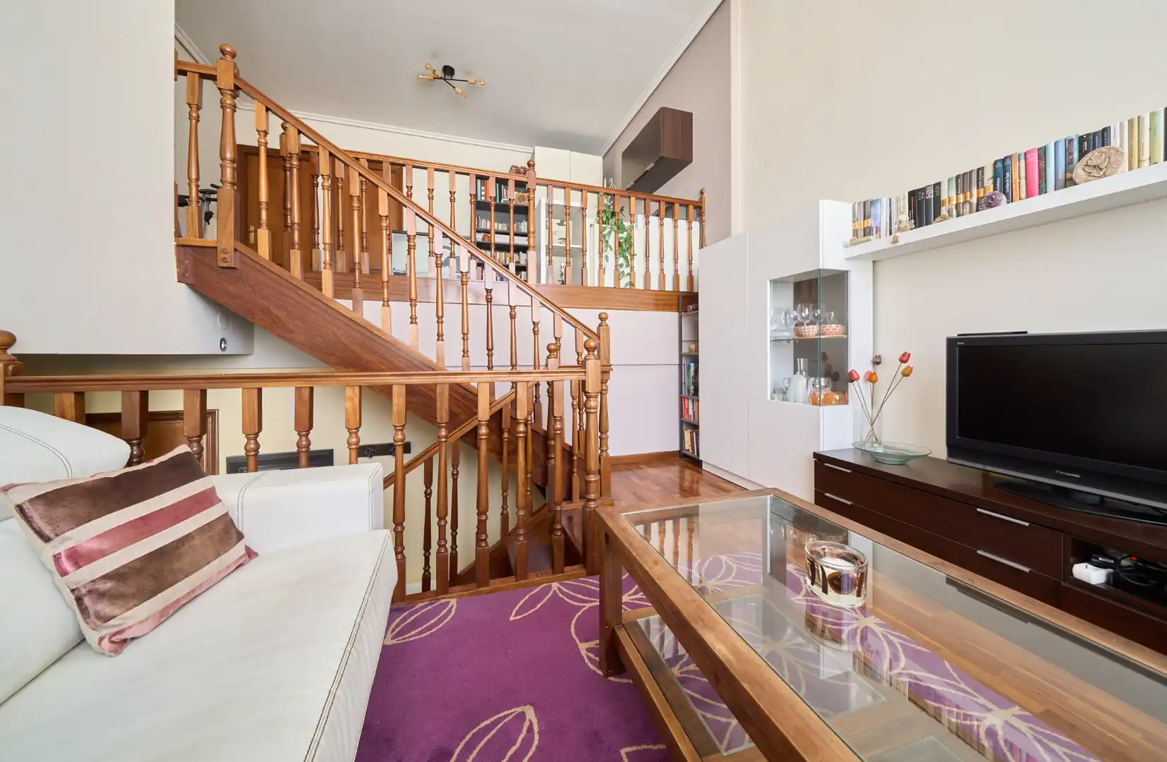 Sala de estar de Dúplex en venta en Vitoria - Gasteiz con Terraza, Trastero y Amueblado