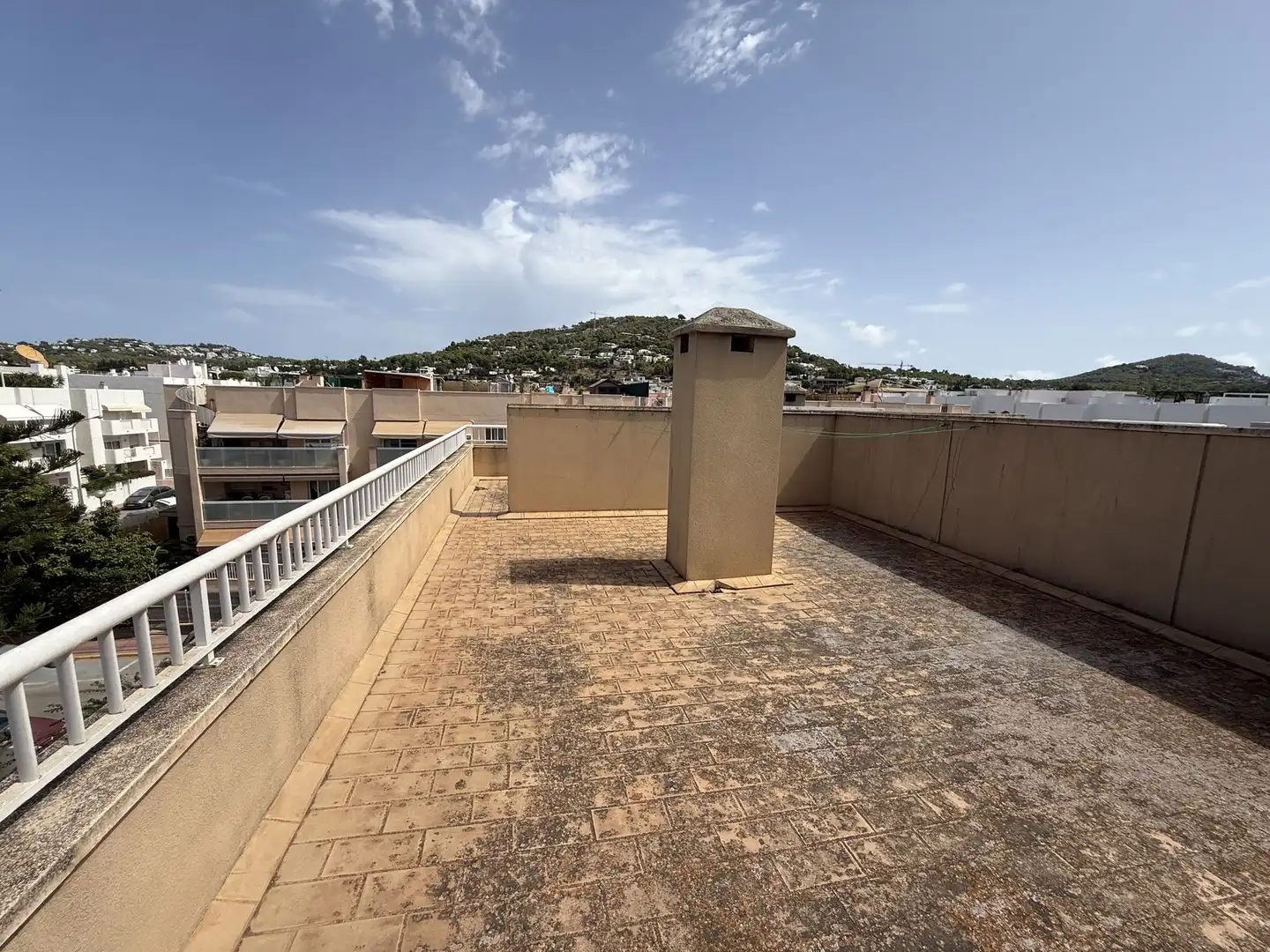 Terrasse von Wohnungen zum Verkauf in Santa Eulària des Riu mit Klimaanlage, Heizung und Terrasse