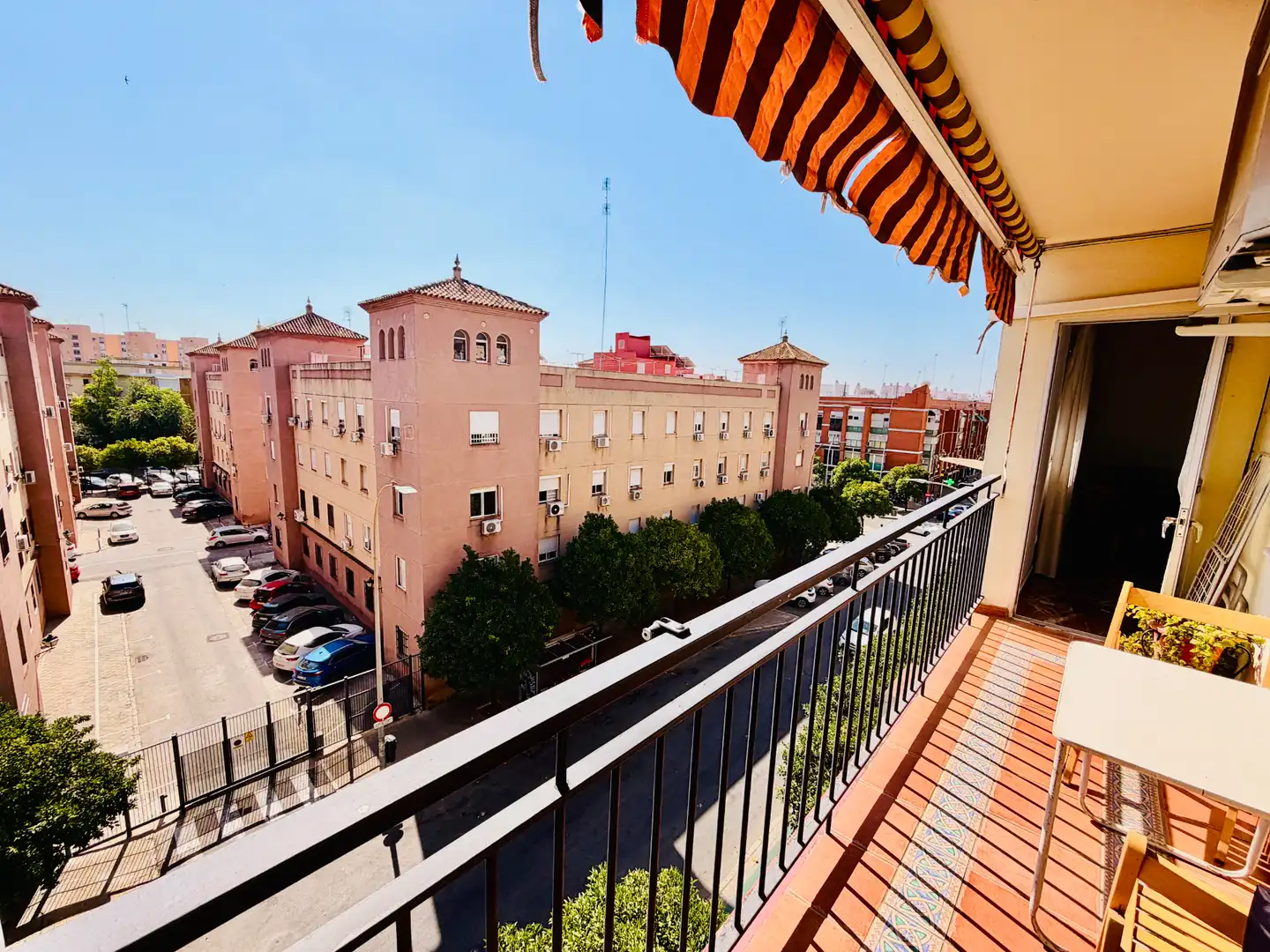 Exterior view of Flat for sale in Sevilla  with Air Conditioner and Terrace