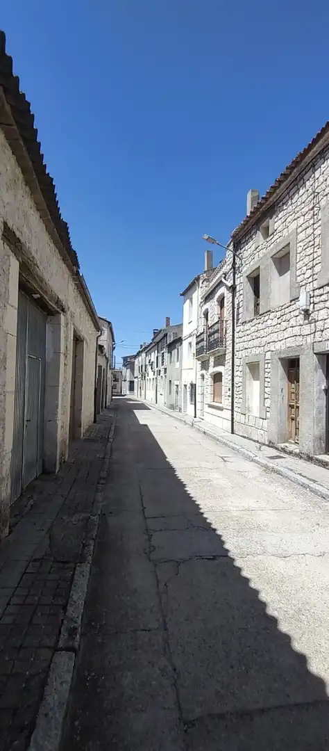 Casa adosada en venda a Escuderos, Campaspero