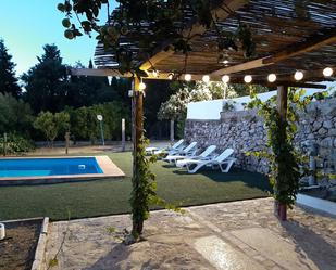 Piscina de Finca rústica de lloguer en Ubrique amb Aire condicionat, Jardí privat i Terrassa