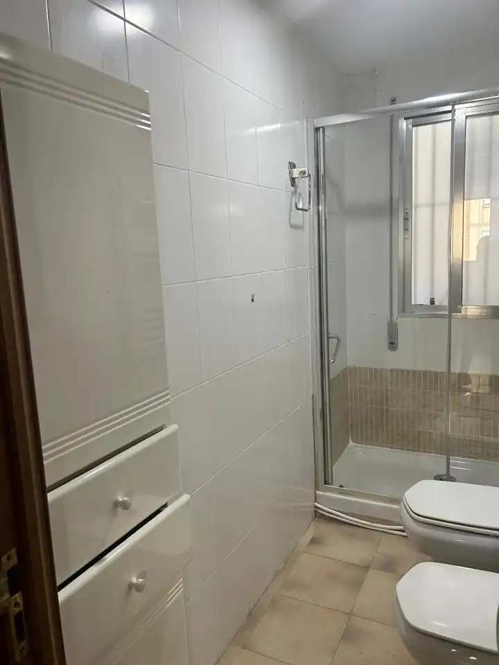 Baño de Piso de alquiler en Madrid con Calefacción, Amueblado y Se aceptan mascotas