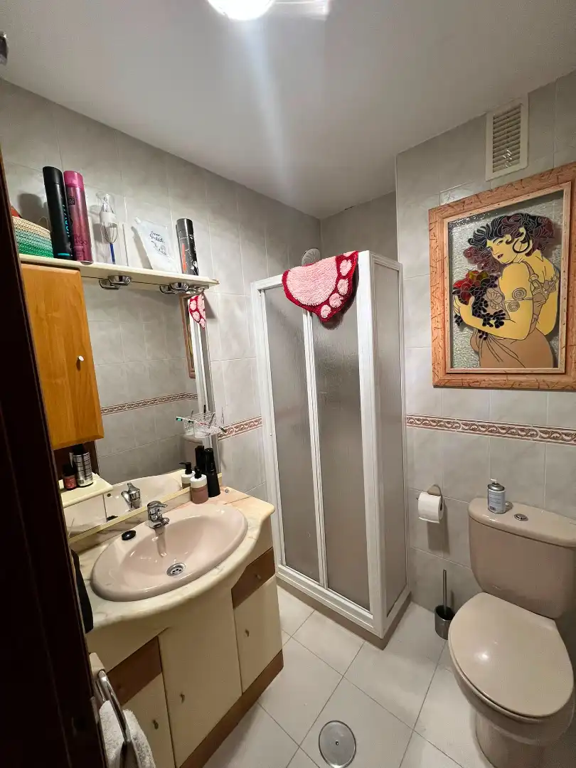 Bany de Pis en venda en Jaén amb Aire condicionat, Calefacció i Terrassa