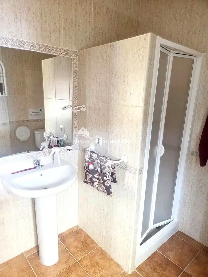 Bany de Casa o xalet en venda en Jaén amb Aire condicionat, Calefacció i Jardí privat
