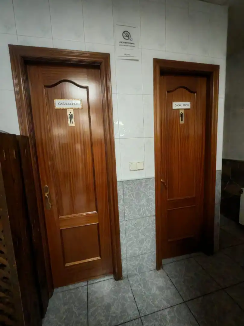Baño de Local en traspaso en El Pont de Vilomara i Rocafort con Aire acondicionado, Terraza y Amueblado