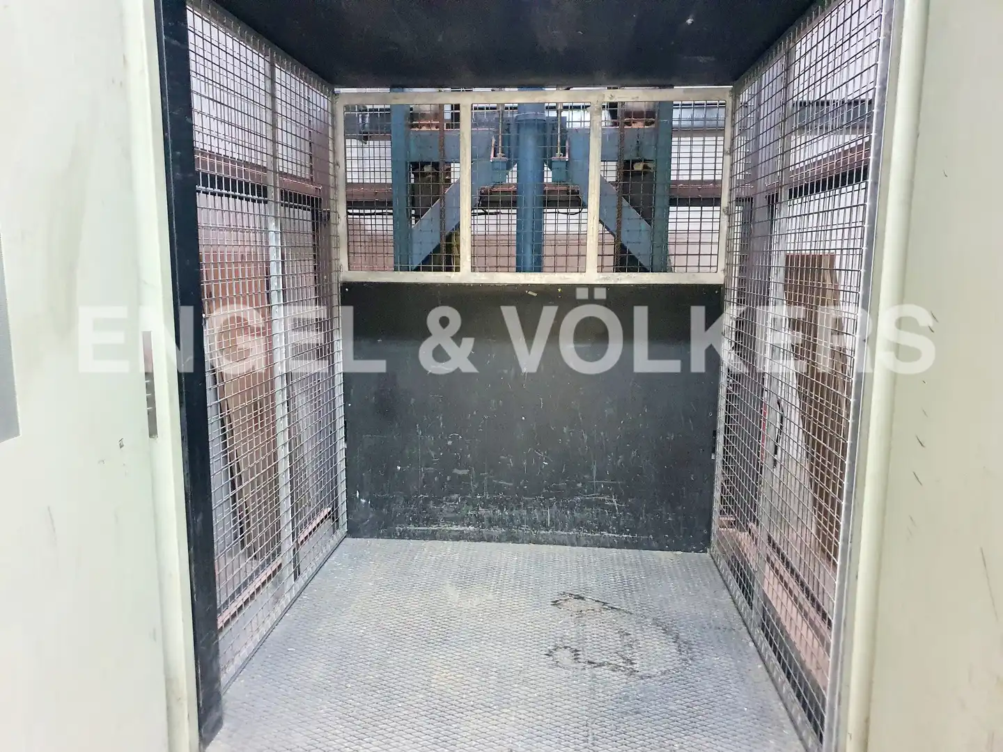 Nau industrial en venda en Cornellà de Llobregat